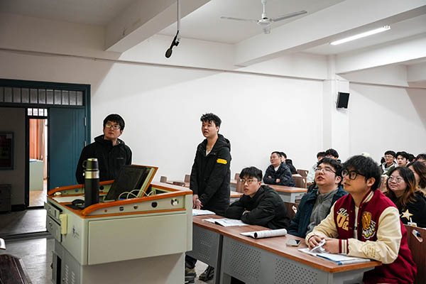 【产教融合新篇章】 湖南工职院“顶立订单班” 正式启动 (4).JPG 【产教融合新篇章】 湖南工职院“顶立订单班” 正式启动 (4).JPG